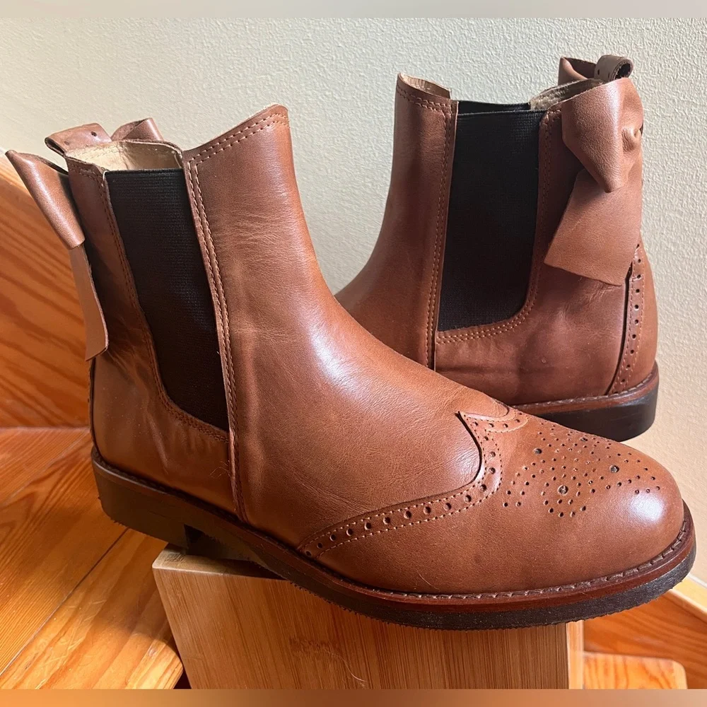Artisanal handmade leather brogue bow Chelsea boots BNIB - Picture 2 of 11